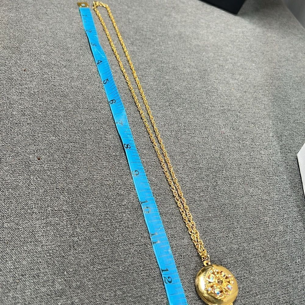 Beautiful Gold Tone Necklace and Locket - Picture 5 of 7